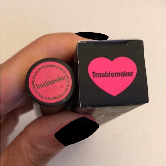 TOO FACED LA MATTE LIPSTICK - TROUBLEMAKER - Picture 13 of 14